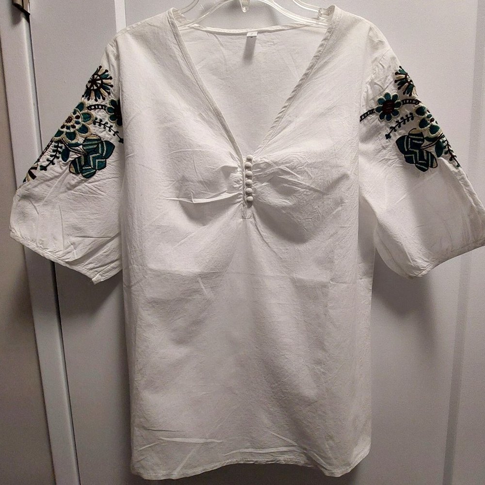 YOYI BABY Women's Cotton Short Embroidered Sleeves w/V-Neckline Blouse - Medium